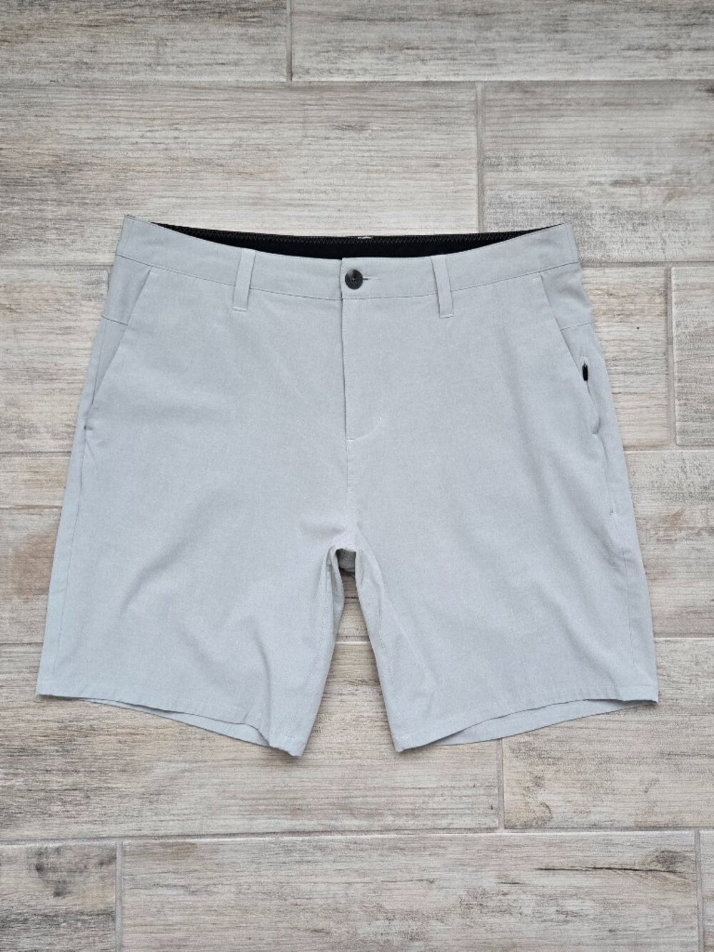 Vuori Aim Shorts Mens Grey Four Way Stretch Performance Golf Activewear 33